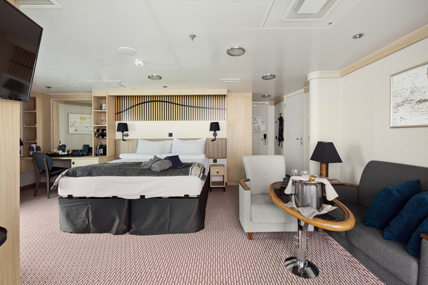HX Hurtigruten Expeditions MS Fram Expedition Suite Grand Suite 8 ©Espen Mills.jpg